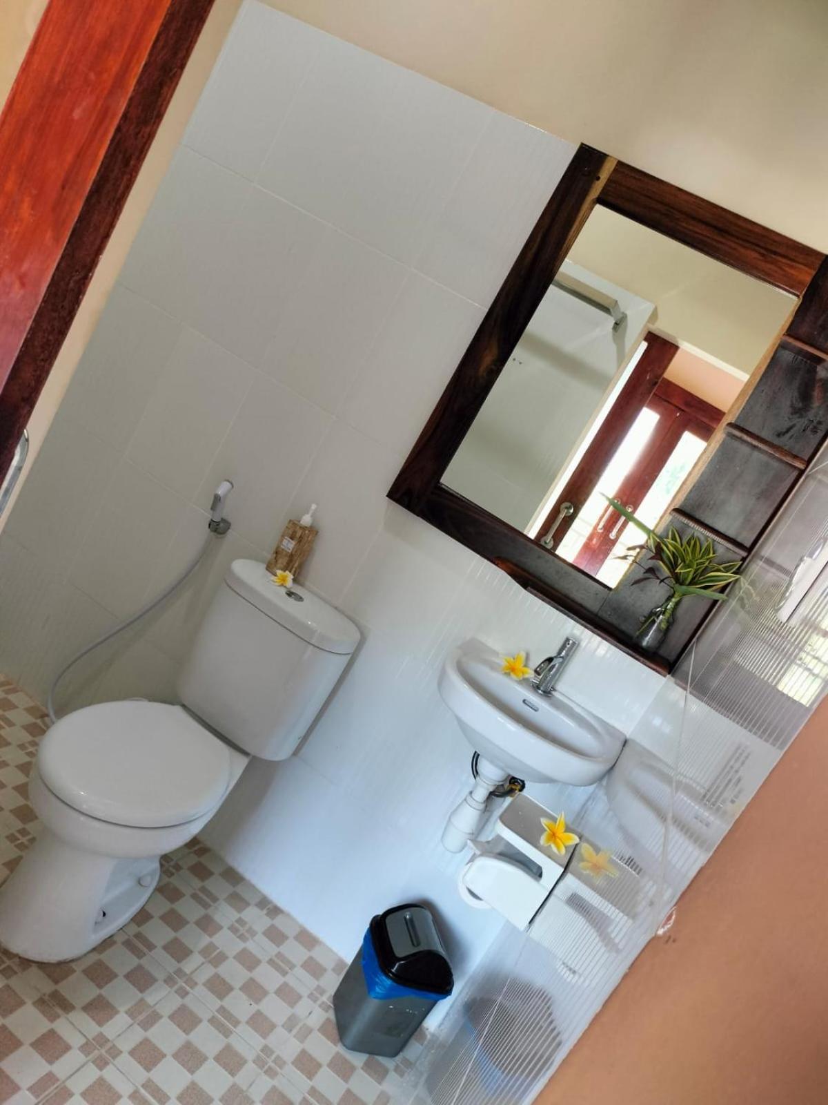 Semilir Inn Senggigi Exterior photo