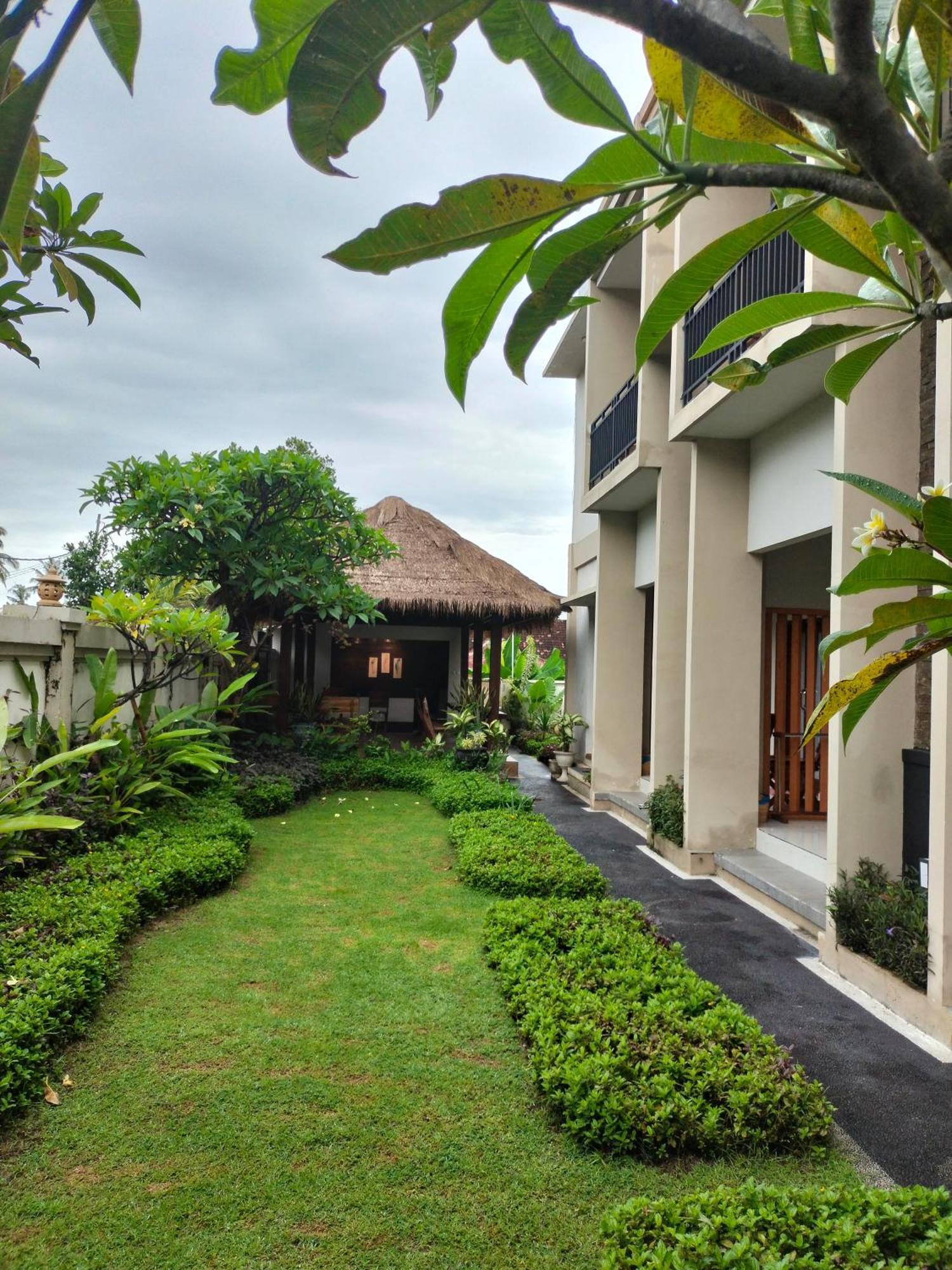 Semilir Inn Senggigi Exterior photo